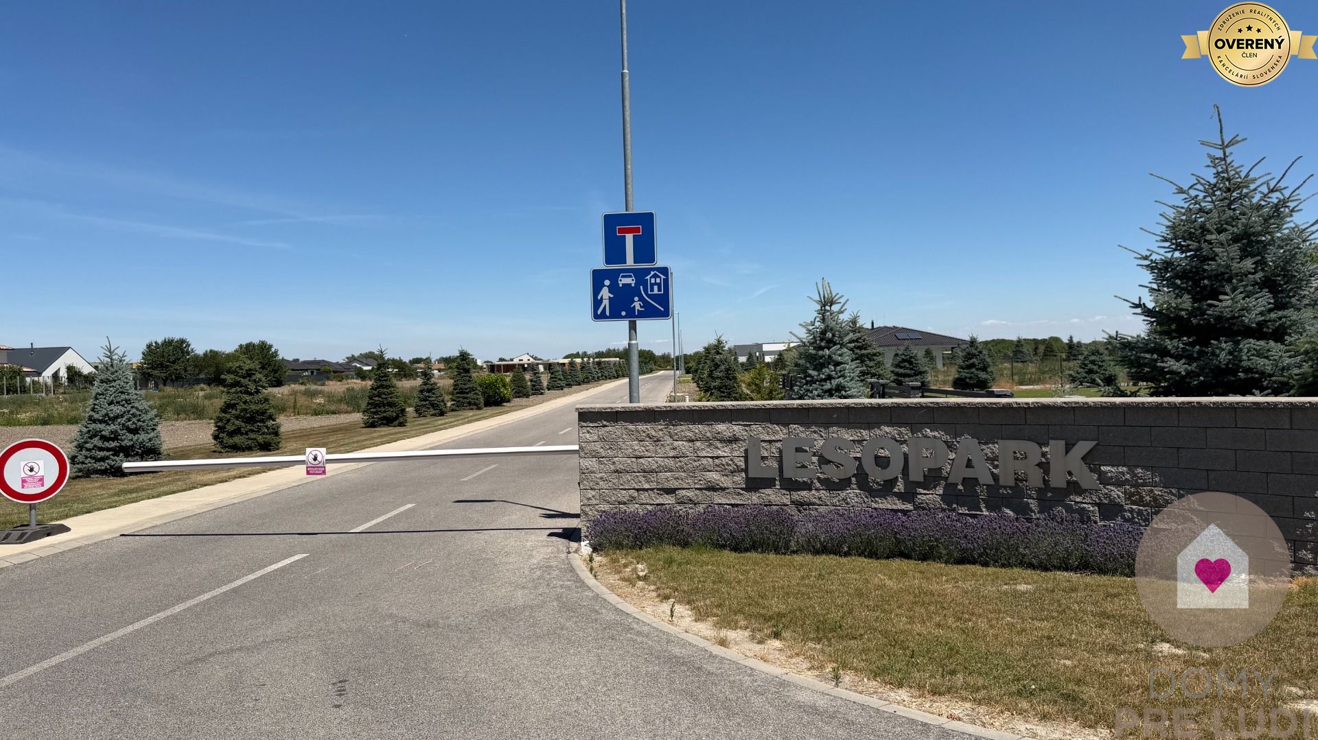 Stavebný pozemok na predaj – Kvetoslavov, 2 500 m² - súkromná ulica