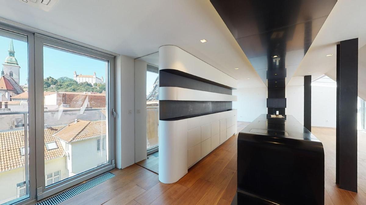 PREDANÉ - mezonetový byt 129,70 m2 s balkónom v historickom centre BA 