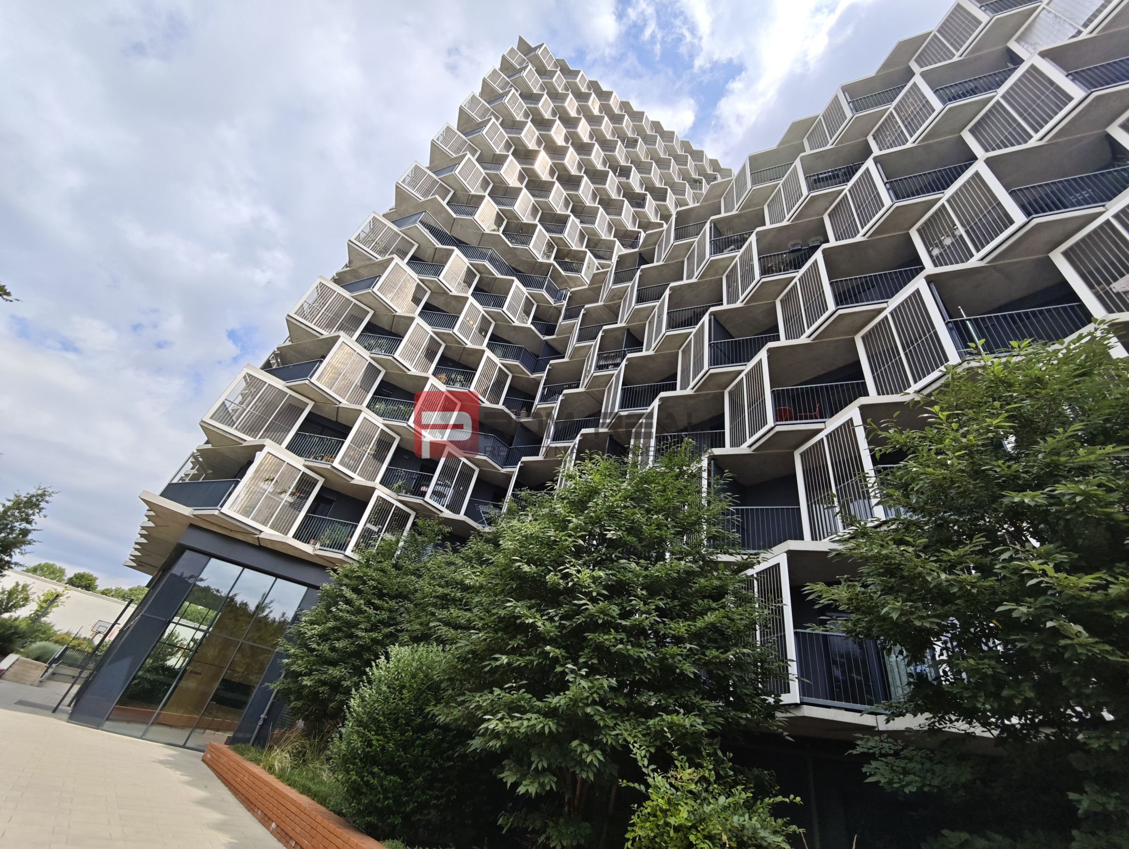 Na prenájom krásny 2 izb. byt s parkovaním a balkónom -  Guthaus