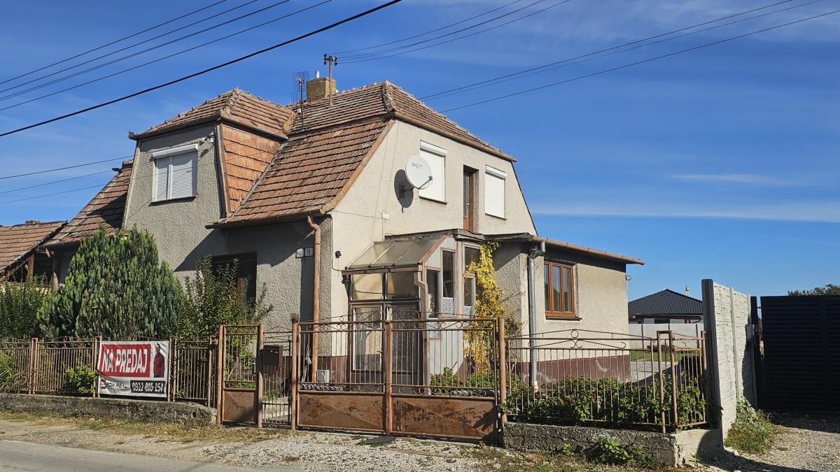 Rodinný dom Slovenský Grob, podpivničený, podkrovie, záhrada