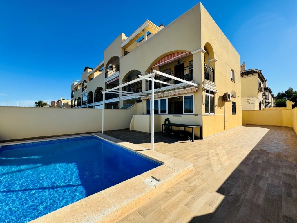 Apartamento Bajo con piscina privada y gran terraza