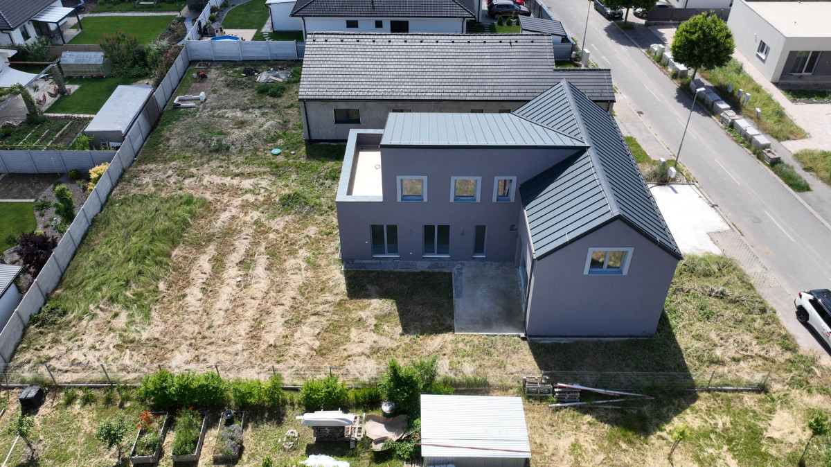 PREDANÉ Veľký rodinný dom s úžitkovou plochou 222m2 novostavba Cífer