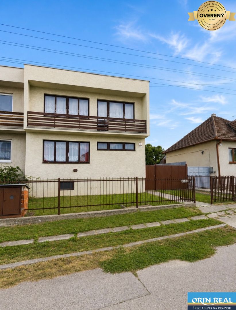 Priestranný 5izbový RD v Dolných Orešanoch 733m2
