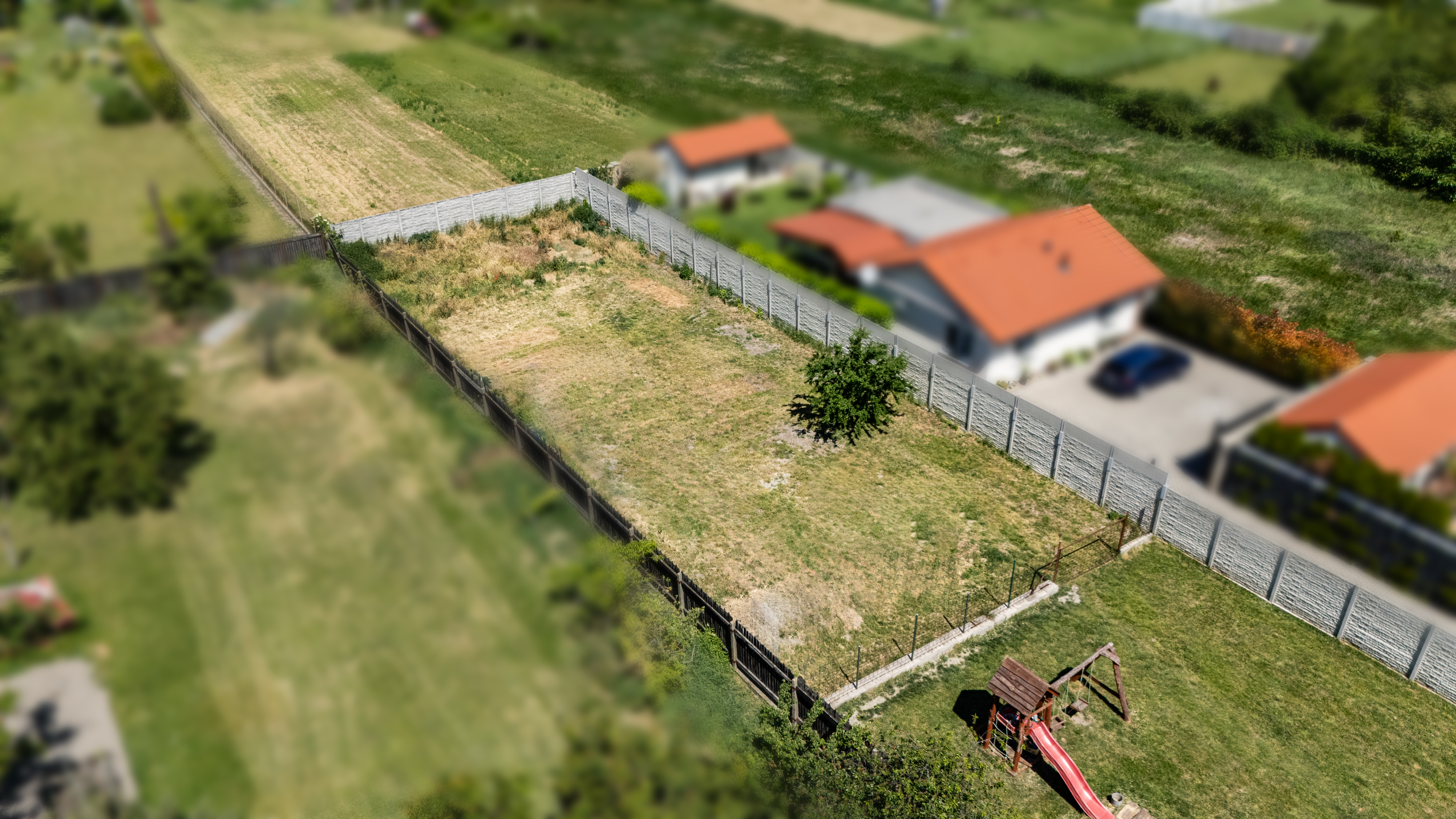 4izbový rodinný dom s pozemkom 1291m2 v Rohovciach