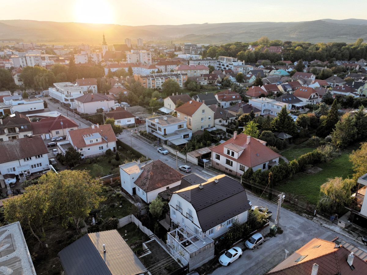PREDAJ 8 izbový rodinný dom PEZINOK