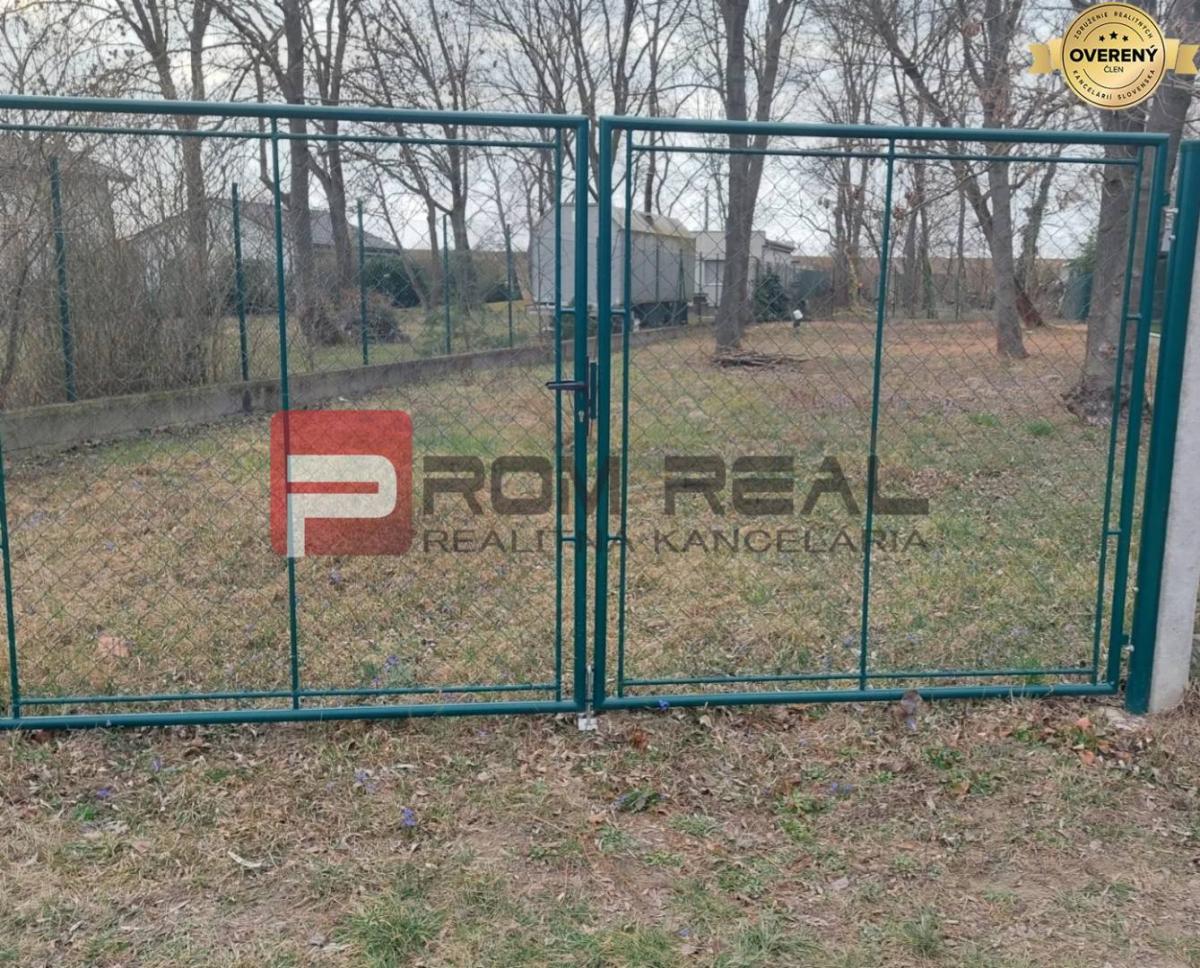Na PREDAJ záhrada na skok od Bratislavy v obci Hamuliakovo