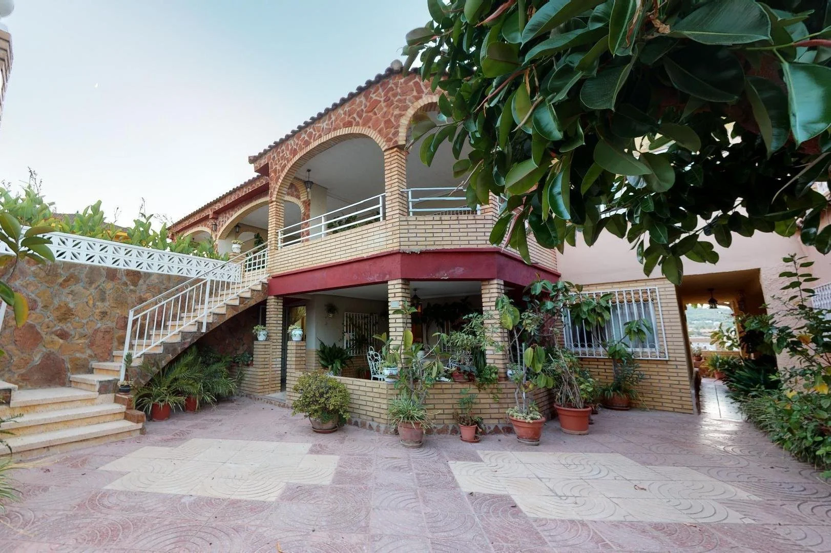 405.000€ Villa with Five Independent Houses with massive 3300m2 Plot &mdash; housesinvalencia.com