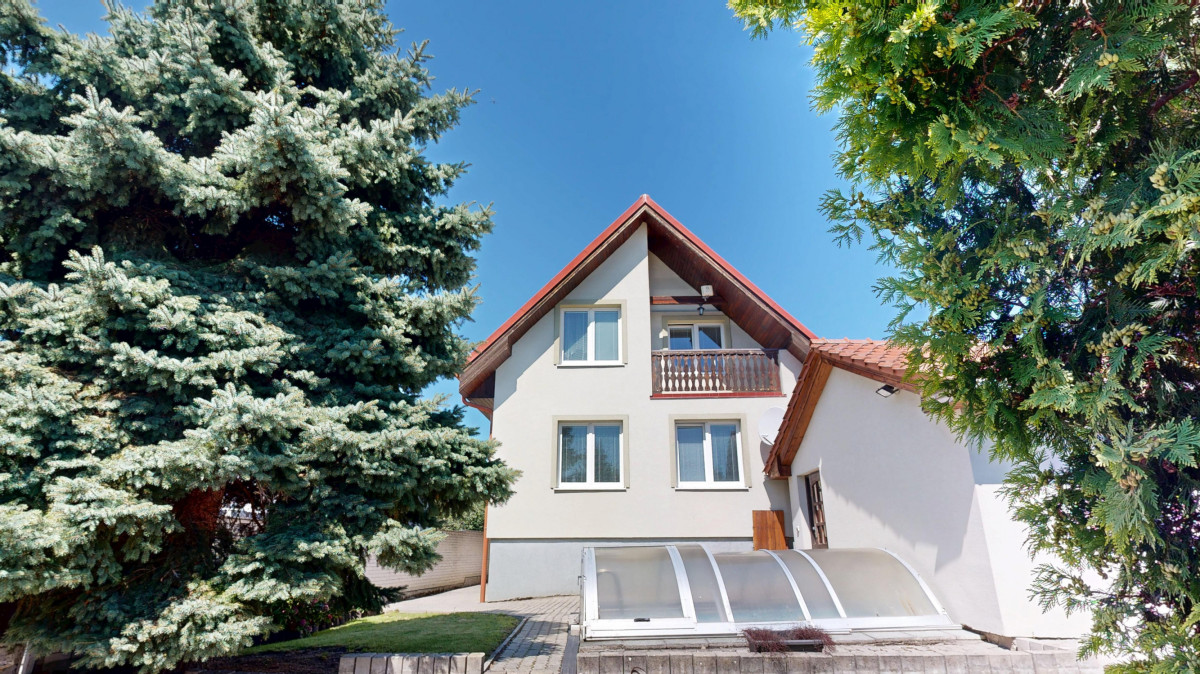 Na PREDAJ 5 izbový rodinný dom s bazénom Pezinok - Limbach