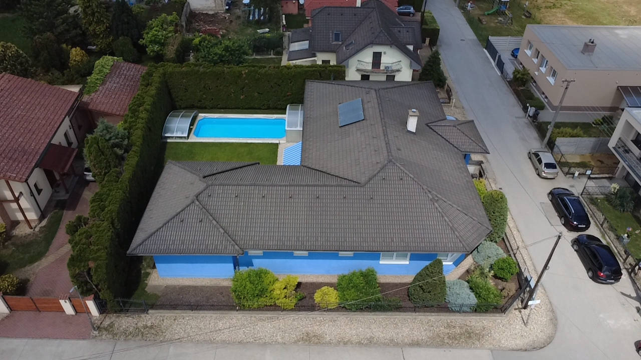 Na predaj priestranný 4i bungalov s bazénom a saunou v Dunajskej Lužnej