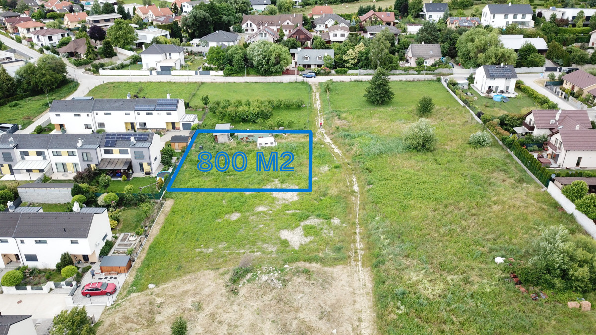 Rovinatý pozemok 800 m2 za dobrú cenu Marianka