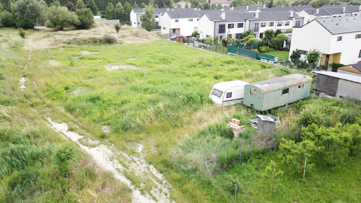 Rovinatý pozemok 800 m2 za dobrú cenu Marianka