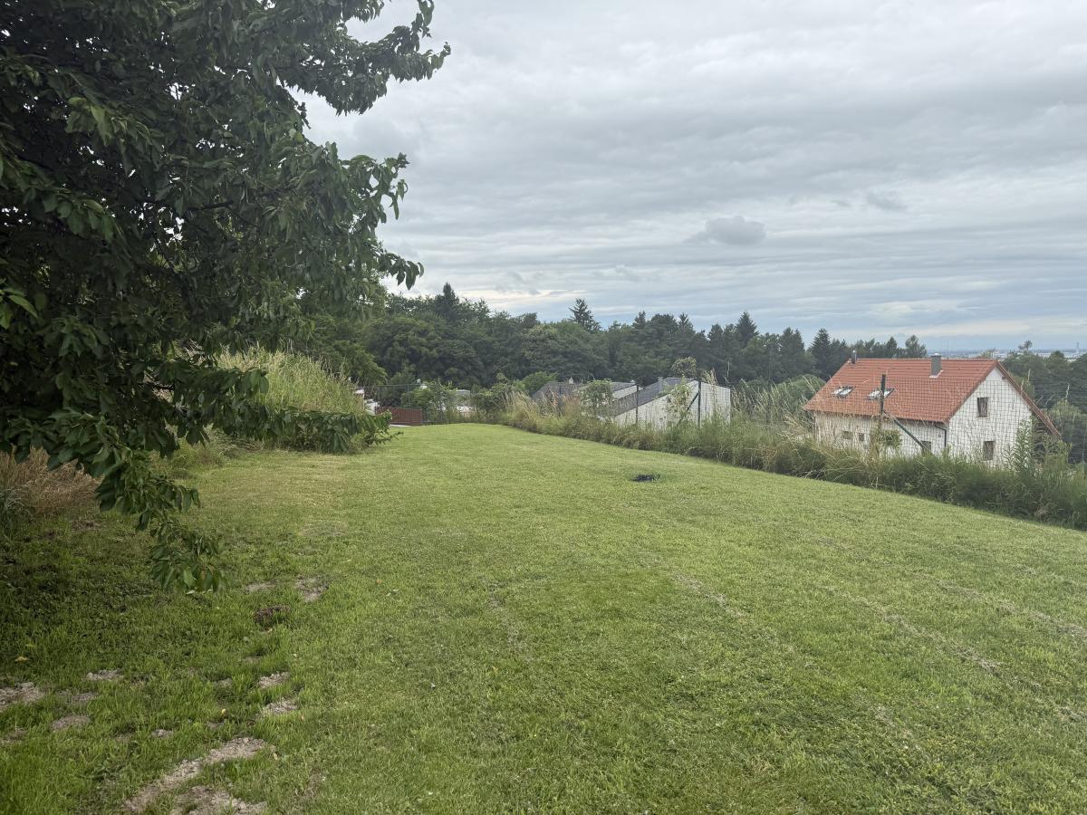 Nádherný pozemok 632 m2 s výhľadom na Alpy Marianka