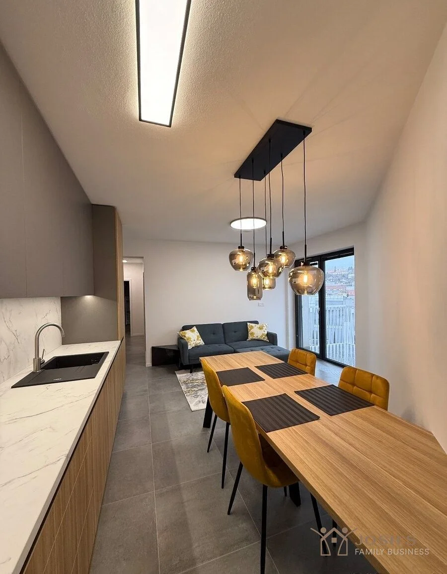 Exkluzívny 3-izbový byt v projekte Vila Ľadová – moderné bývanie v srdci Starého Mesta s balkónom a