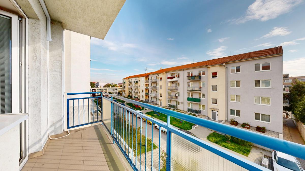 PREDAJ 3 izbový byt s 2 balkónmi v SENCI a garáž