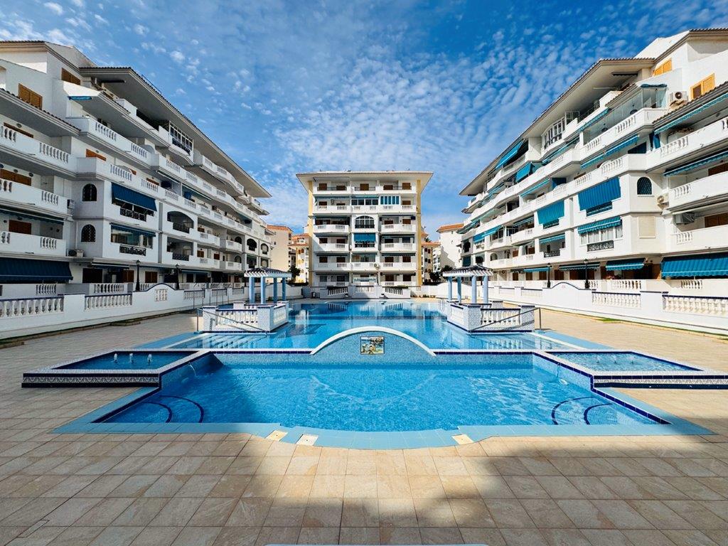 Se vende apartamento en La Mata , Torrevieja. Ref.: ID-23310SMI-1219