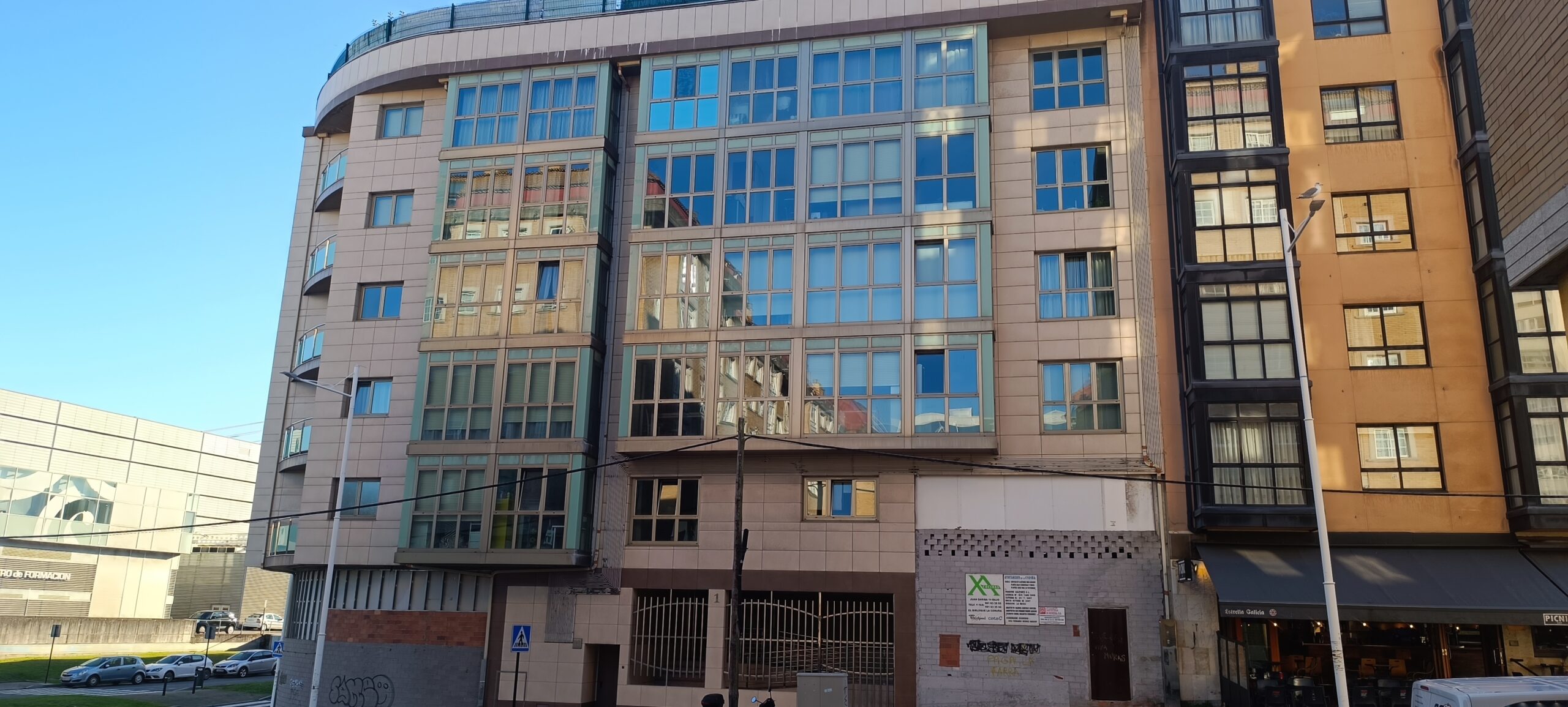 Piso exterior de 97 m² con domótica y orientación sur junto al recinto ferial.