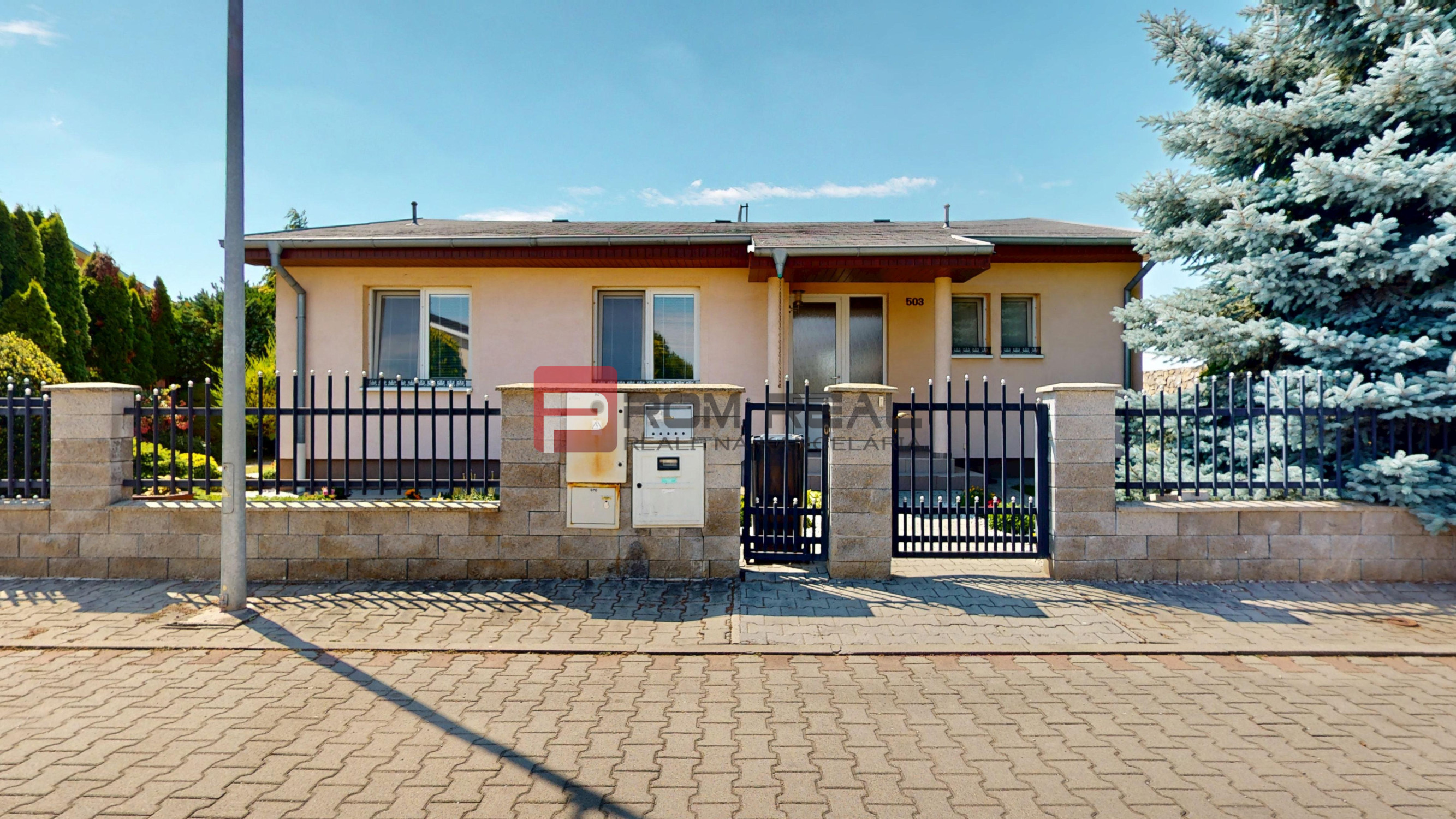 3D obhliadka - 4 izbový rodinný dom s bazénom v obci Tureň