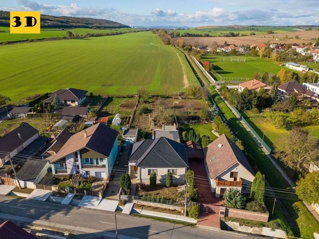Exkluzívne PNORF – 3i RD + 2i domček, pozemok 830 m2, garáž, altánok, Kľačany