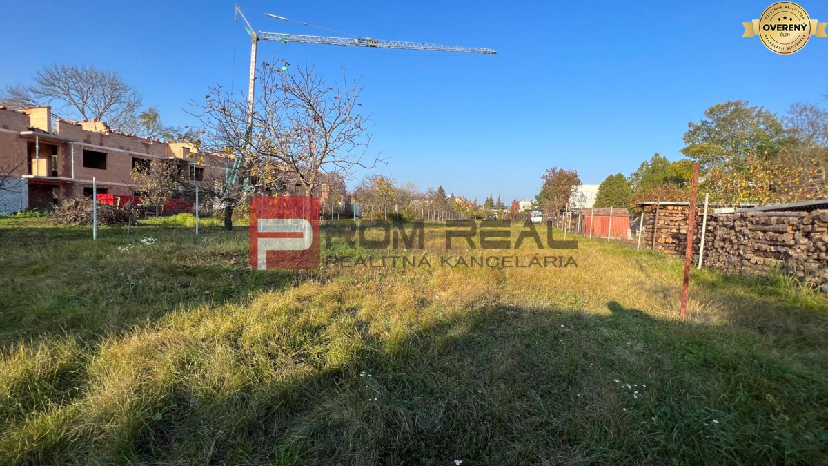 VÝNIMOČNÁ PONUKA! Pozemok pre výstavbu bytových a rodinných domov