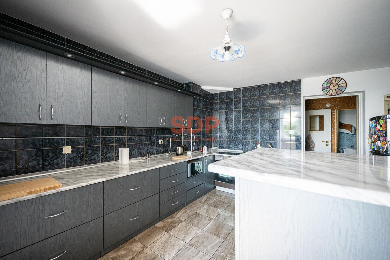 96 m2 w kamienicy blisko centrum