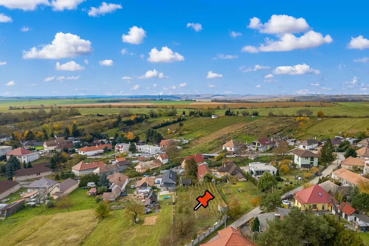PNORF – Exkluzívne na predaj stavebný pozemok 1 131 m², šírka 20 m, vinica, Sasinkovo