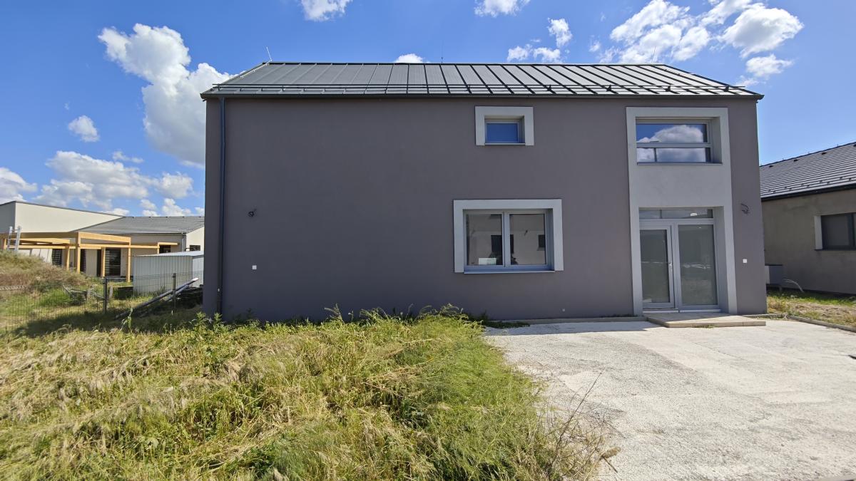 Na predaj priestranná a kvalitná novostavba 5 izb. dom Cífer