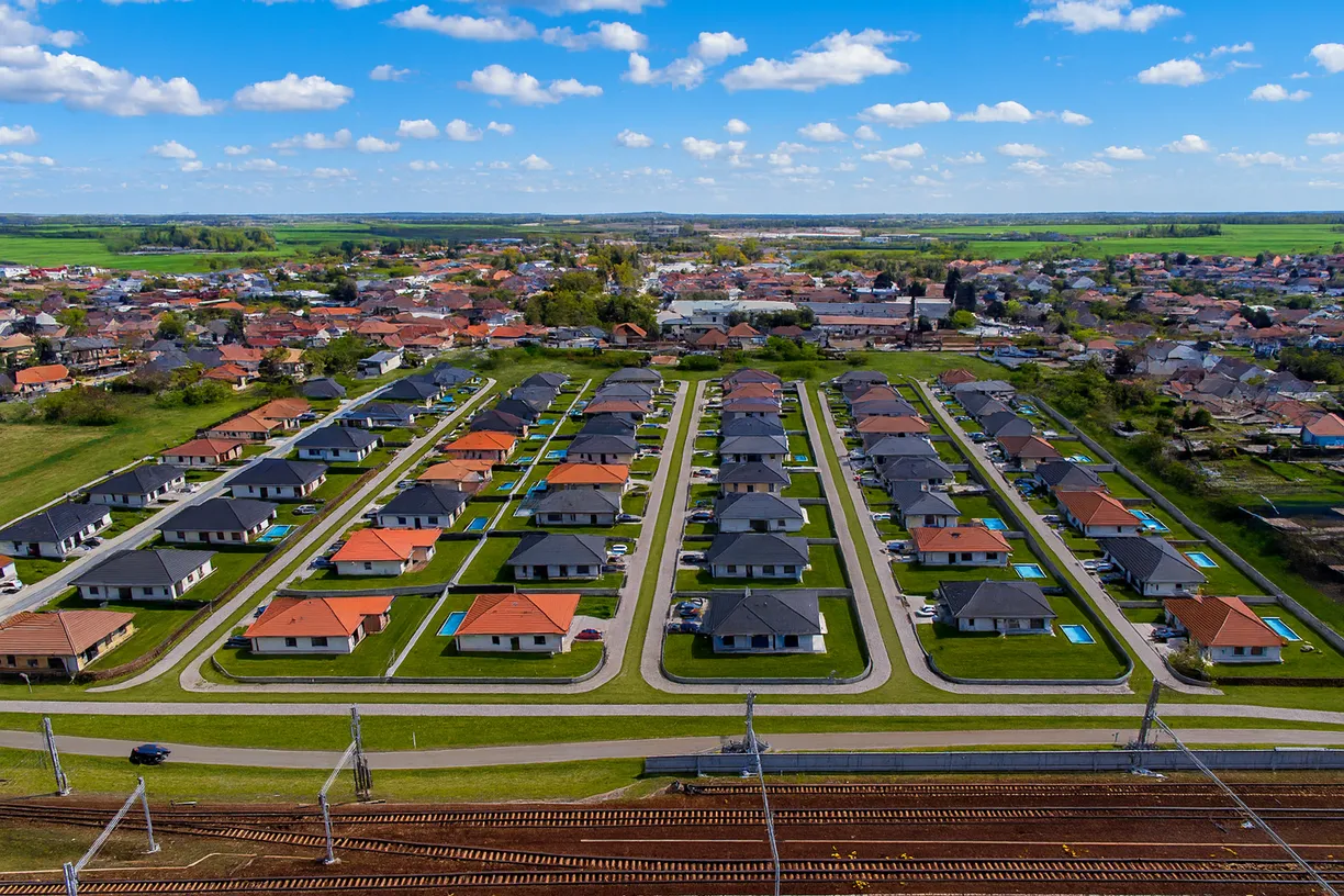 PNORF – investičný st. pozemok 621 m², šírka 25 m, D1, Nádražná ul., Leopoldov