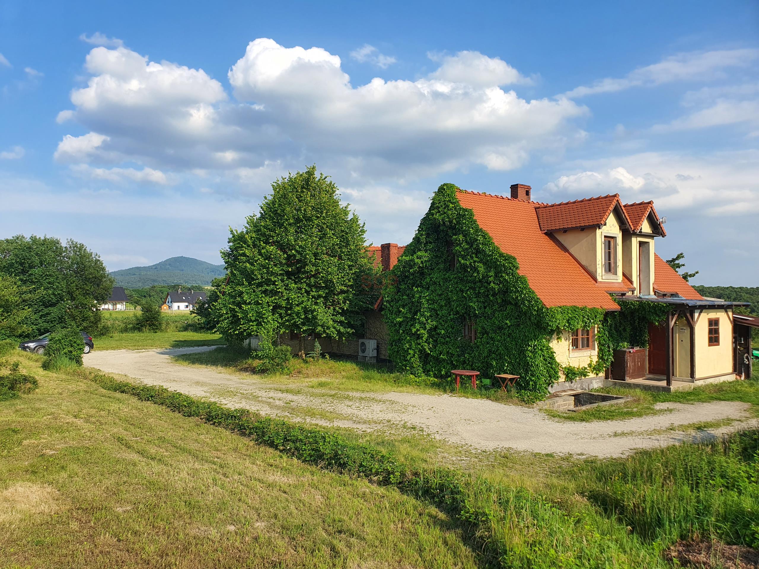 Dom bez sąsiadów z widokiem na wzgórza!