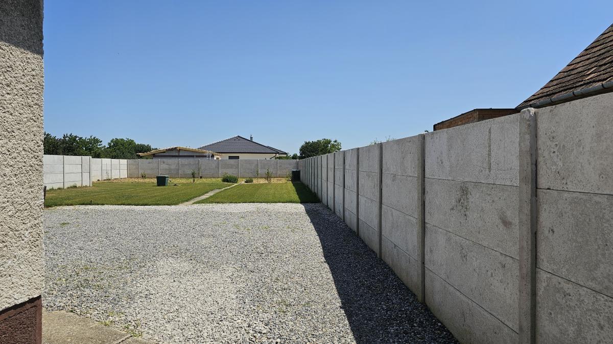 Na predaj rodinný dom Slovenský Grob, pivnica, pozemok 830m2