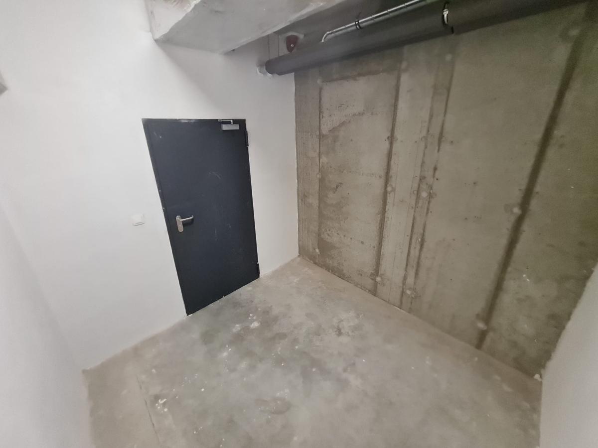 Na prenájom sklad prístupný z garáže autom Ivanka pri Dunaji