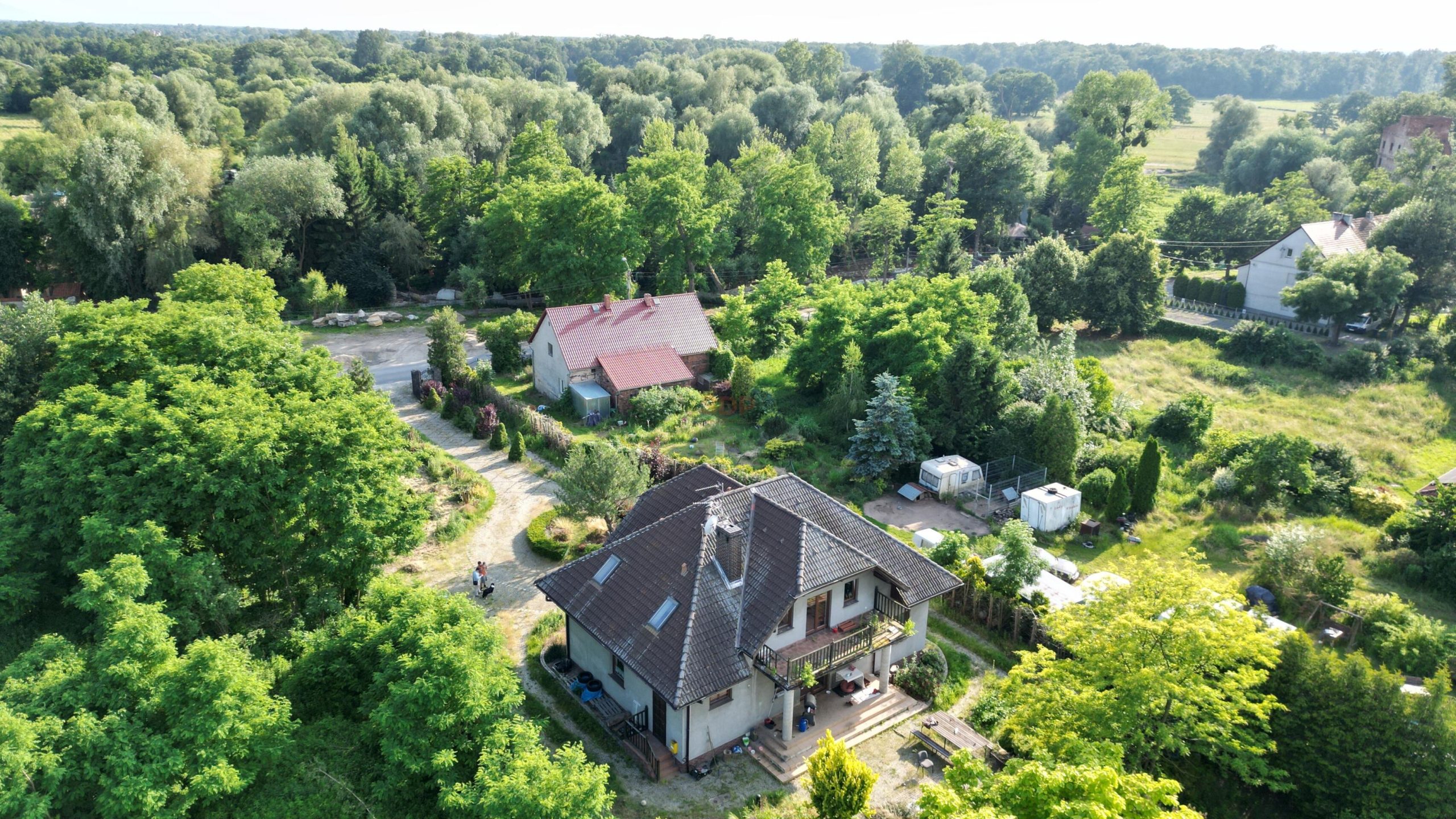 Dom z piękną i dużą działką 4000 m² – Wrocław
