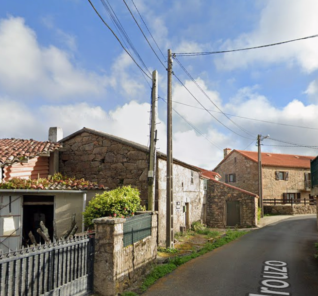 Se vende casa centenaria de piedra en Xaviña, Camariñas – finca urbana de 1.919 m²