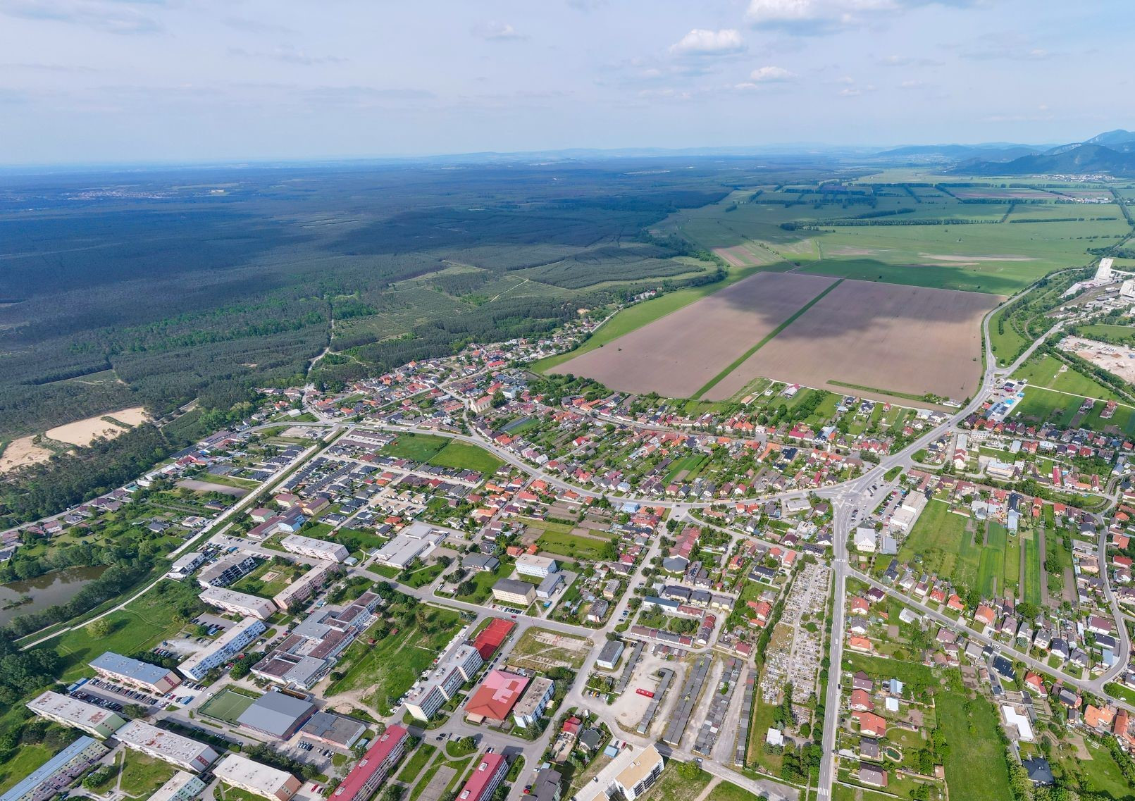 exkluzívny, rovinatý stavebný pozemok, Rohožník.