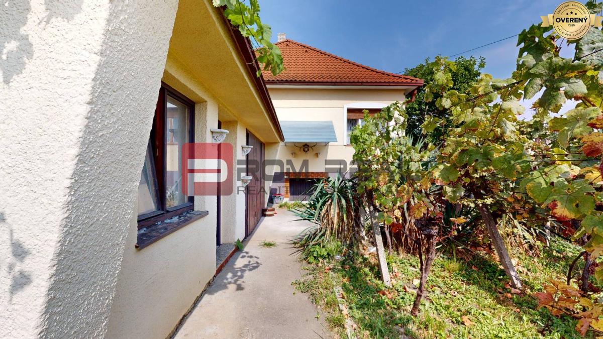 REZERVOVANÉ Na PREDAJ rodinný dom v širšom centre mesta Pezinok