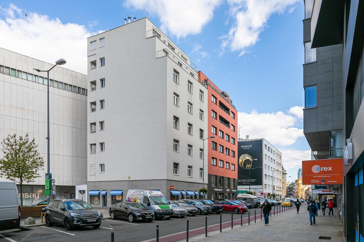 PREDANÉ - UL.DUNAJSKÁ, byt 48m2, kompletne zariadený.
