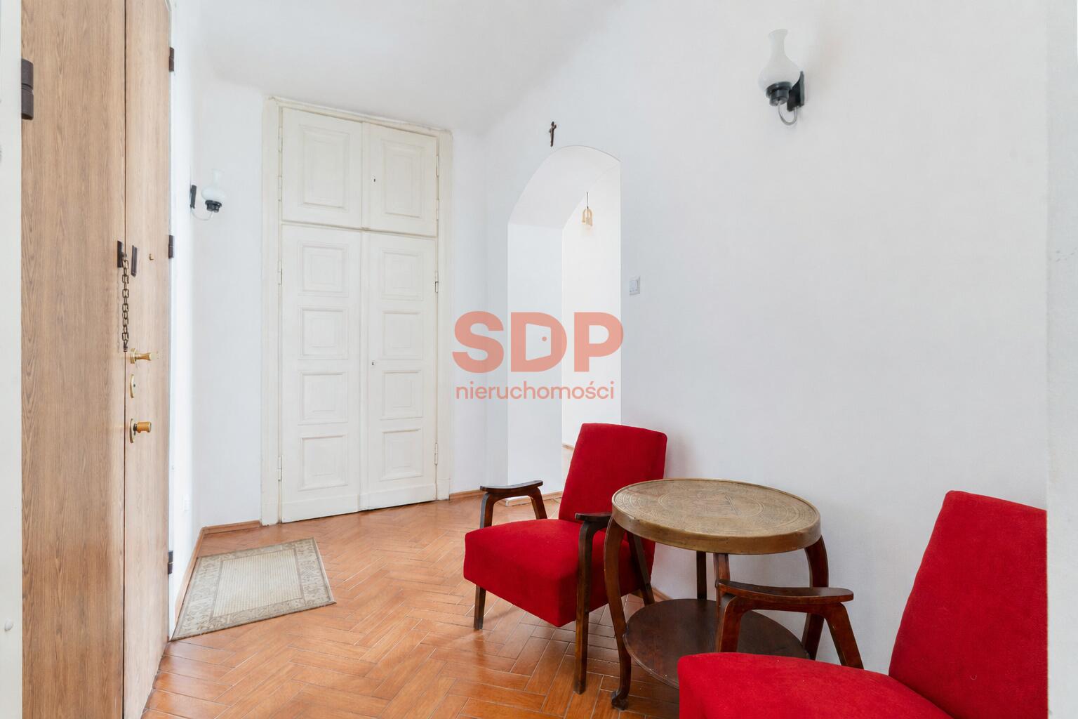 Trzy pokoje w kamienicy z HISTROIĄ!