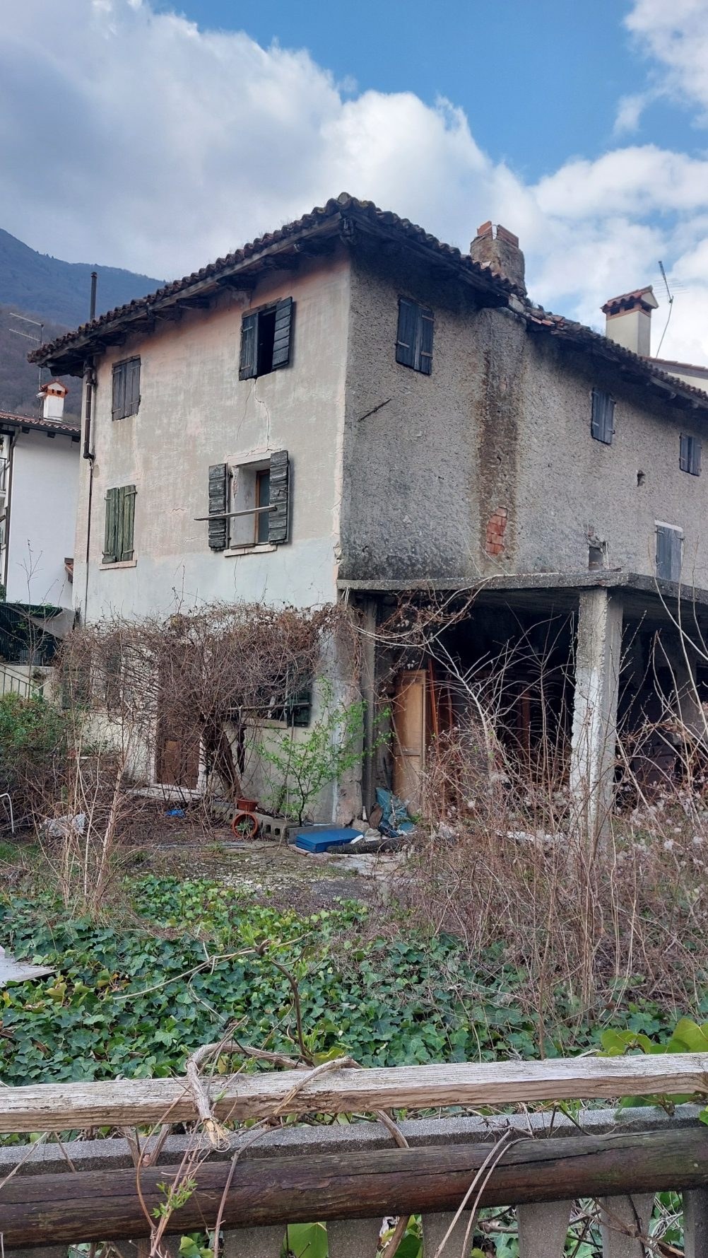 Casa indipendente con affaccio sul fiume