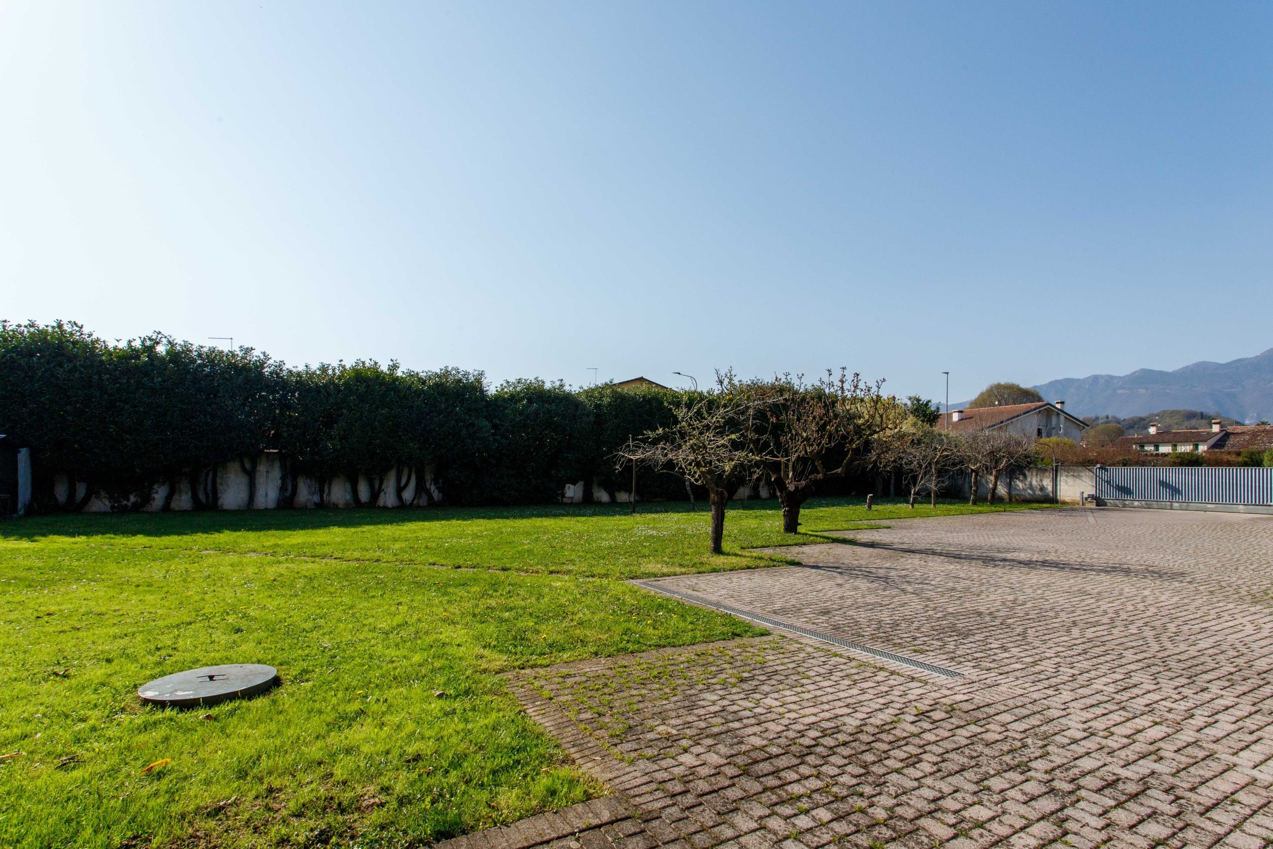 Proprietà indipendente di ampia metratura con terreno edificabile