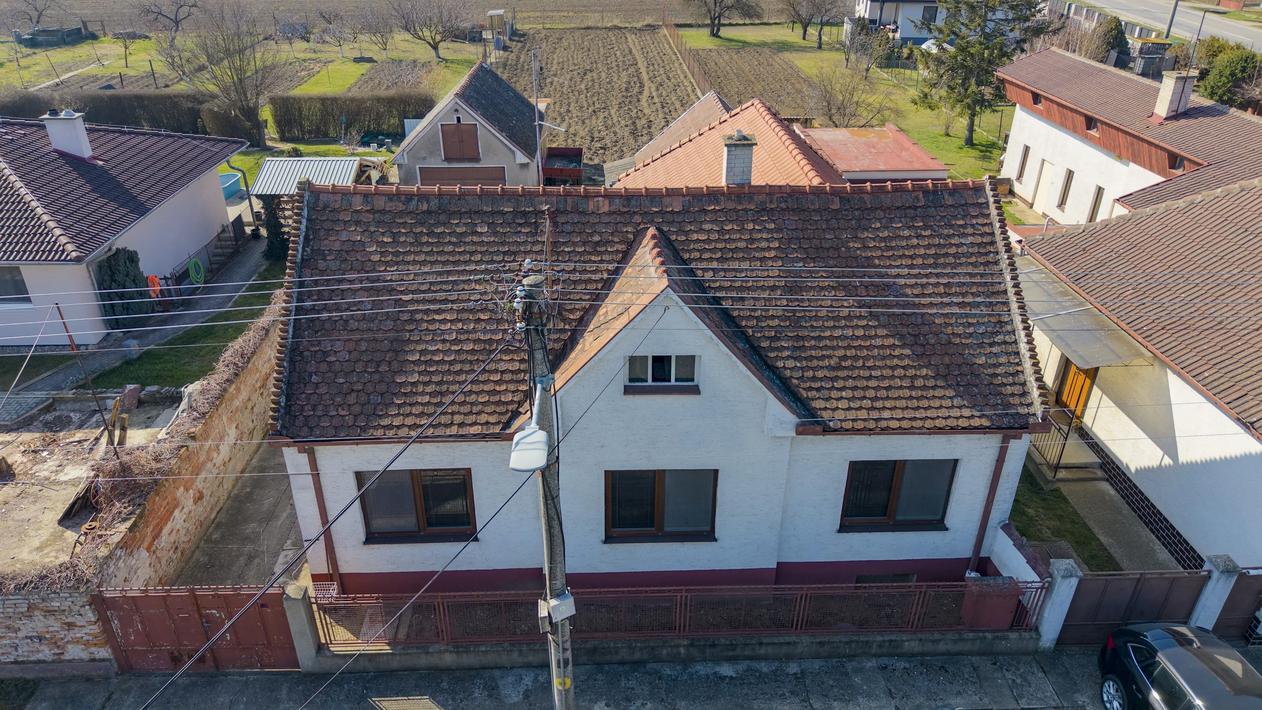 Rezervovaný/PNORF – 4i + kk rod. dom, 2x garáž, veľká záhrada, ul. Ľ. Štúra v Maduniach