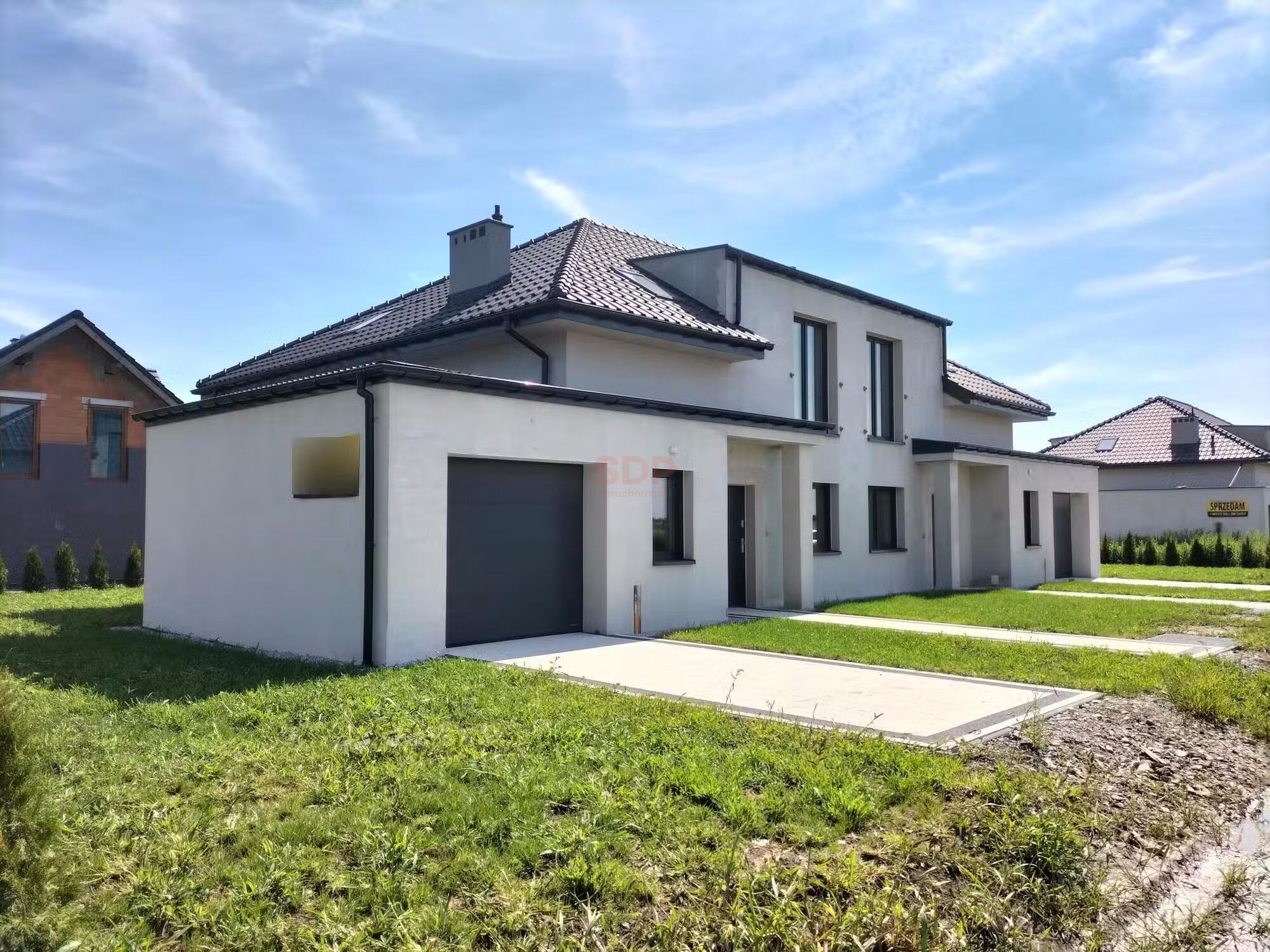Bliźniak 140 m2, działka 450 m2. Stan deweloperski.