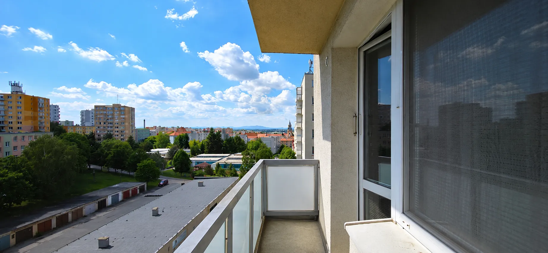PNORF – čiastočne zrekonštruovaný 3-izbový byt, balkón, pivnica, výťah, ul. SNP