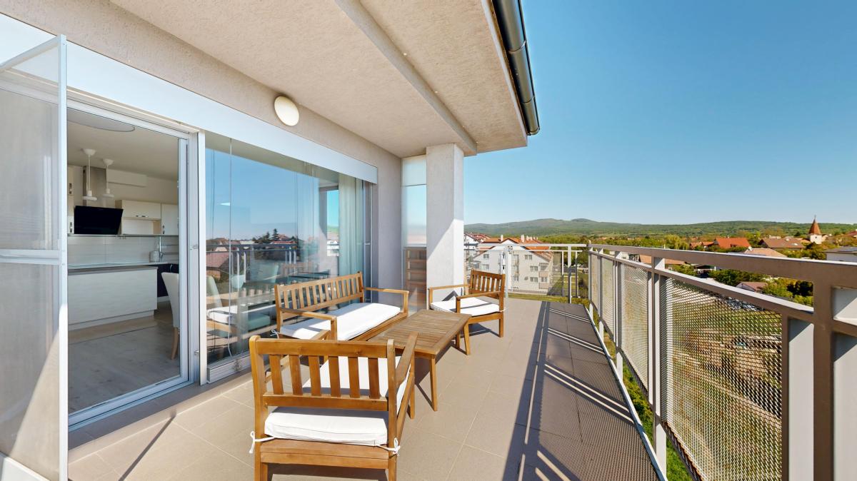 REZERVOVANÉ 3-izbový byt s 20 m2 terasou a 2x parkovaním